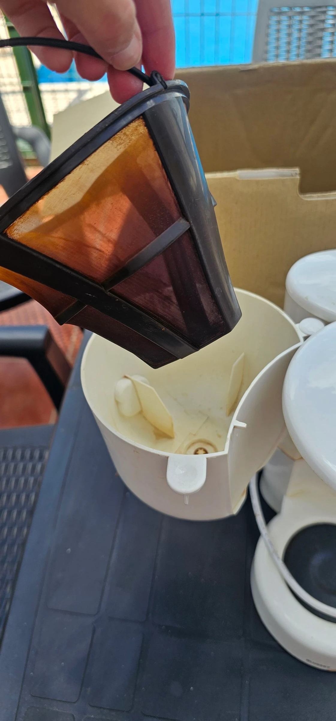 Coffee maker with reusable filter – photo 4